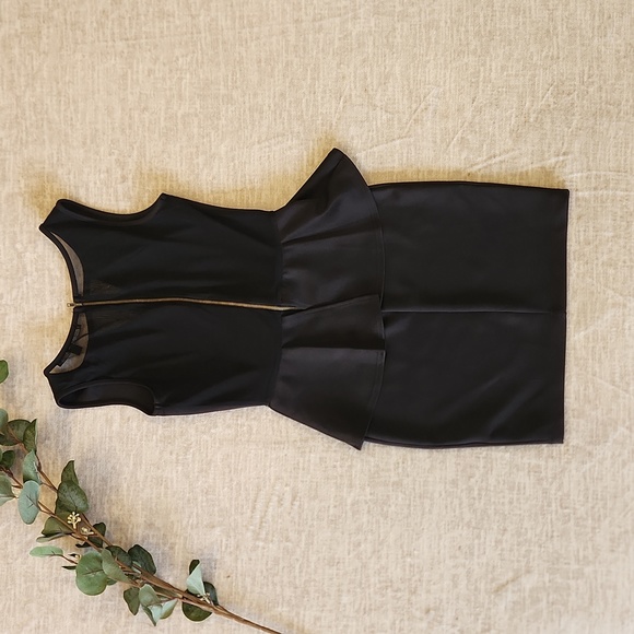 Stunning Black Guess Dress with Flattering Mesh and Peplum Design 💎 - Picture 3 of 4